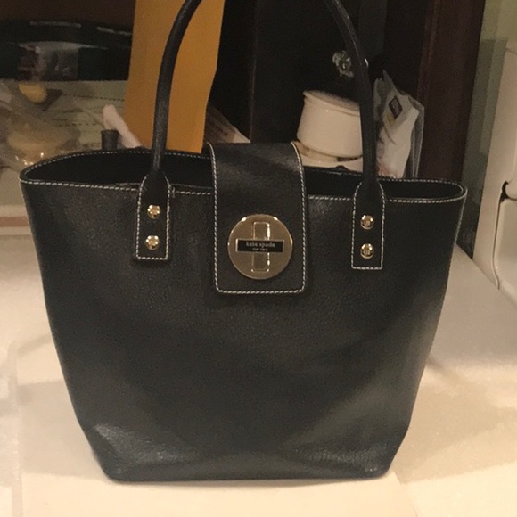 kate spade Handbags - Cate Spade Pocketbook. Like New!